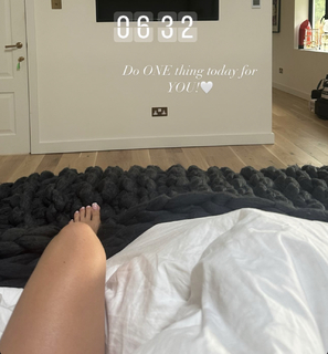 Saffron Barker feet photo thumbnail