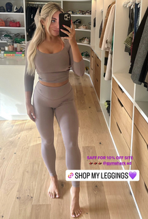 Saffron Barker feet photo thumbnail