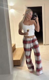 Saffron Barker feet photo thumbnail