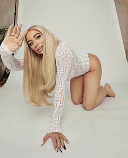 Saffron Barker feet photo thumbnail