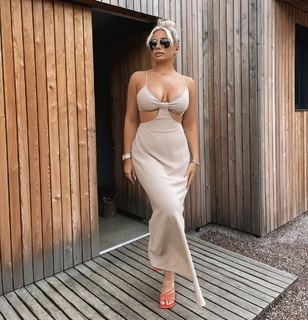 Saffron Barker feet photo thumbnail