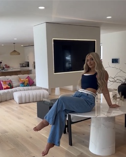 Saffron Barker feet photo thumbnail