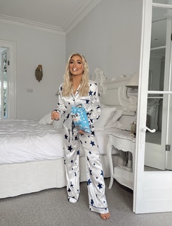 Saffron Barker feet photo thumbnail