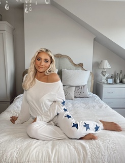 Saffron Barker feet photo thumbnail