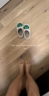 Saffron Barker feet photo thumbnail