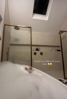 Saffron Barker feet photo thumbnail