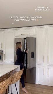 Saffron Barker feet photo thumbnail