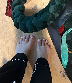 Saffron Barker feet photo thumbnail
