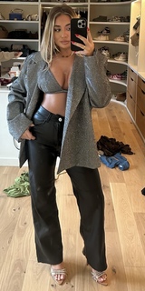 Saffron Barker feet photo thumbnail