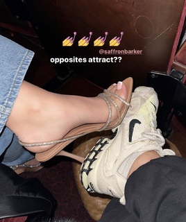 Saffron Barker feet photo thumbnail