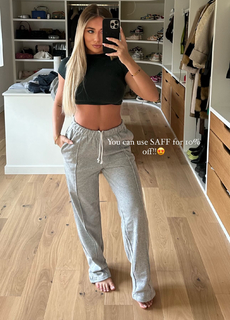 Saffron Barker feet photo thumbnail