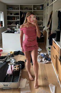 Saffron Barker feet photo thumbnail