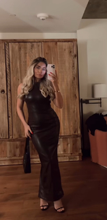 Saffron Barker feet photo thumbnail