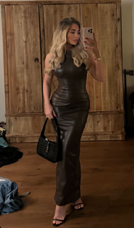 Saffron Barker feet photo thumbnail