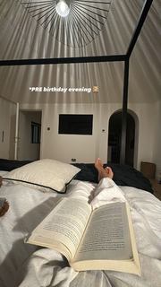 Saffron Barker feet photo thumbnail