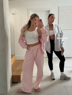 Saffron Barker feet photo thumbnail