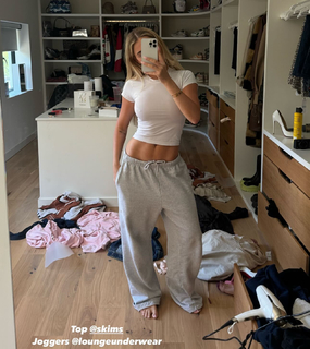 Saffron Barker feet photo thumbnail