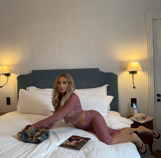 Saffron Barker feet photo thumbnail