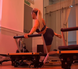 Saffron Barker feet photo thumbnail