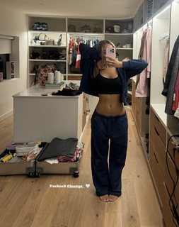 Saffron Barker feet photo thumbnail