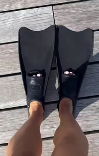 Saffron Barker feet photo thumbnail