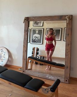 Saffron Barker feet photo thumbnail