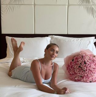 Saffron Barker feet photo thumbnail