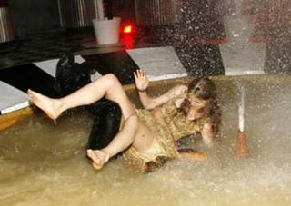 Saffron Burrows feet photo thumbnail