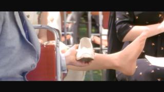 Saffron Burrows feet photo thumbnail