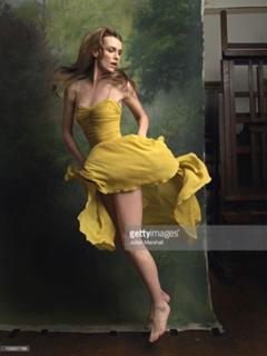 Saffron Burrows feet photo thumbnail
