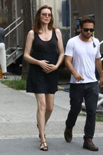 Saffron Burrows feet photo thumbnail