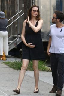 Saffron Burrows feet photo thumbnail