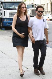 Saffron Burrows feet photo thumbnail