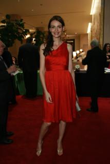 Saffron Burrows feet photo thumbnail