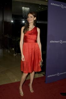 Saffron Burrows feet photo thumbnail