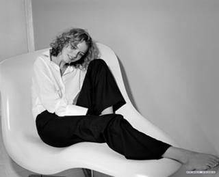 Saffron Burrows feet photo thumbnail