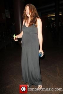 Saffron Burrows feet photo thumbnail
