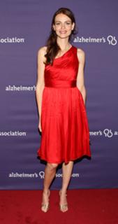 Saffron Burrows feet photo thumbnail