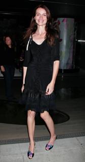 Saffron Burrows feet photo thumbnail