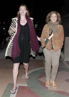 Saffron Burrows feet photo thumbnail