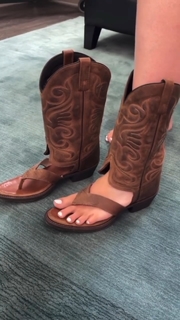 Safiya Nygaard feet photo 12