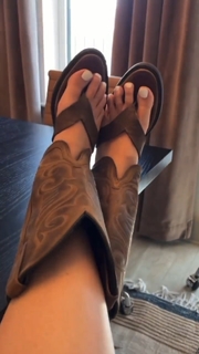 Safiya Nygaard feet photo 10