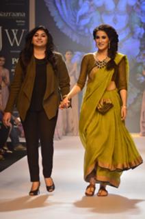 Sagarika Ghatge feet photo 12