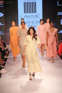 Sagarika Ghatge feet photo 16
