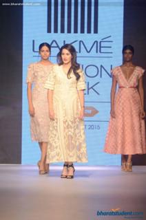 Sagarika Ghatge feet photo 3