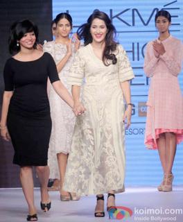Sagarika Ghatge feet photo 7