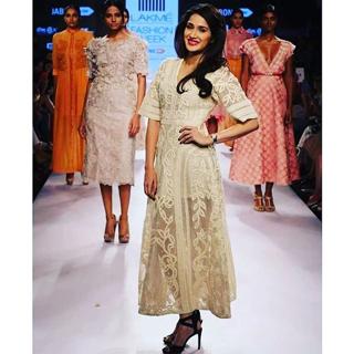 Sagarika Ghatge feet photo 18