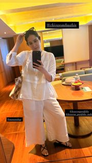 Sagarika Ghatge feet photo 5