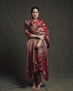 Sagarika Ghatge feet photo 17