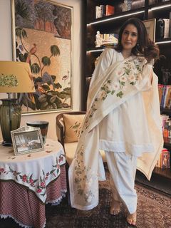 Sagarika Ghatge feet photo 10
